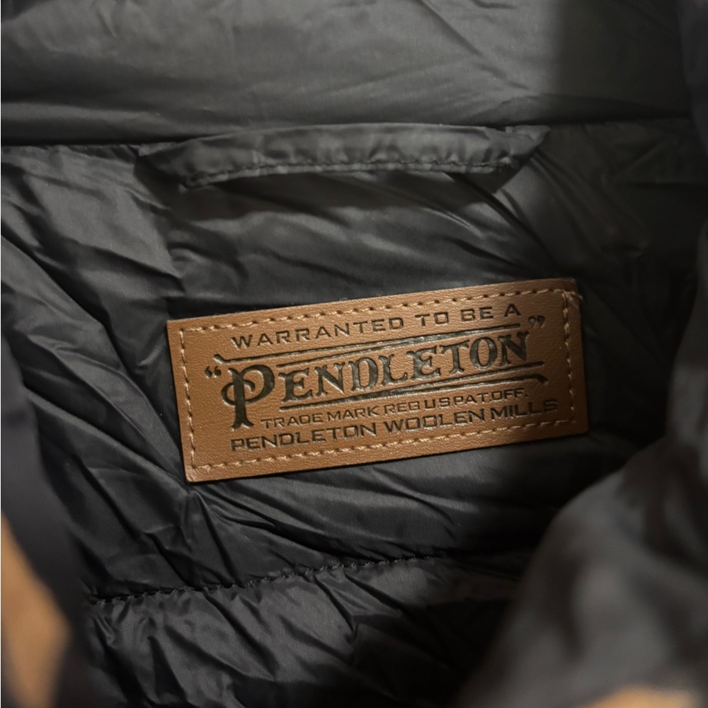Pendleton reversible Aztec black down puffer jack… - image 2
